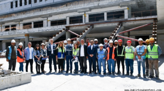 BAKIRKÖY HİZMET BİNASI HIZLA YÜKSELİYOR!